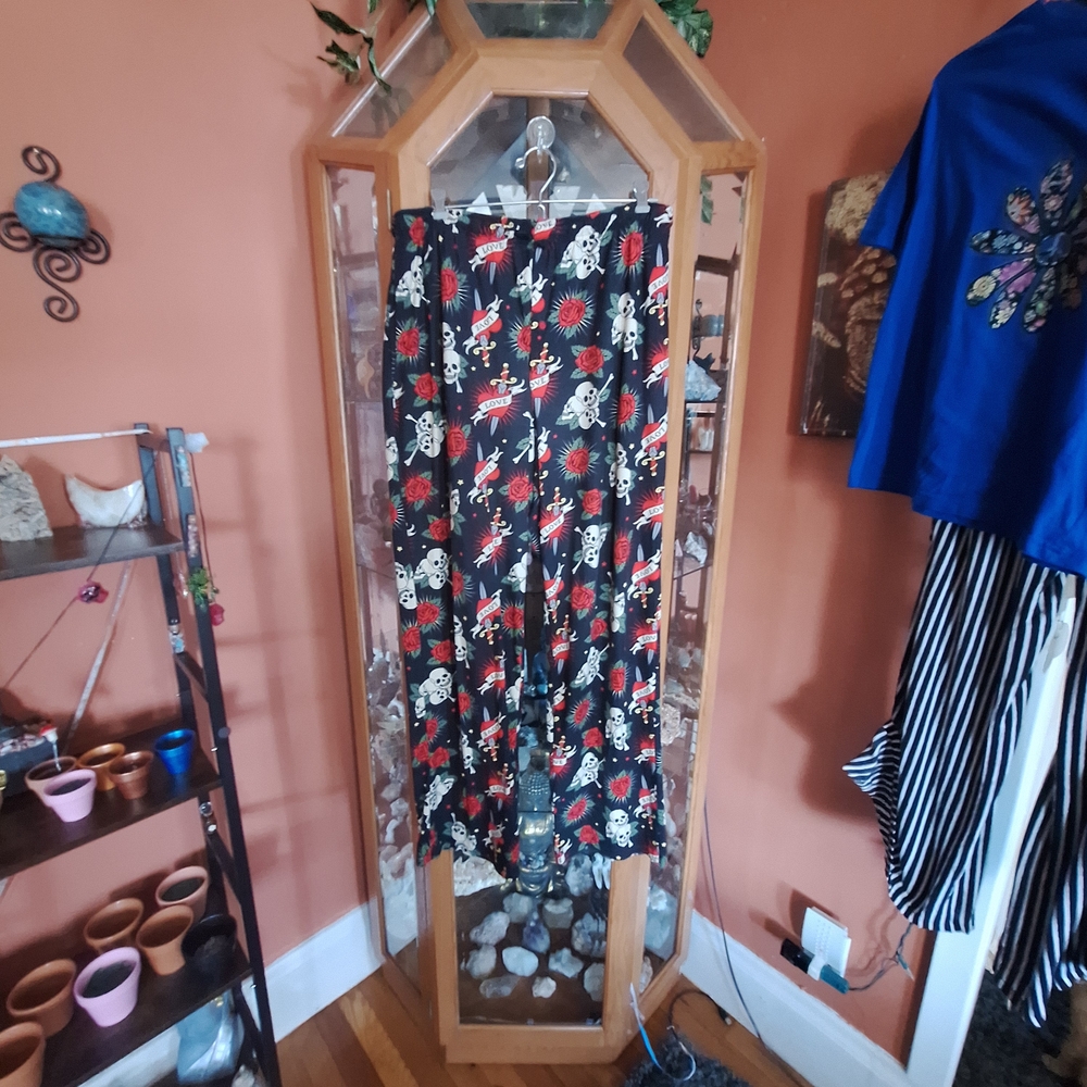 Skull & Red Floral Pattern LOUNGE Pants Sz
